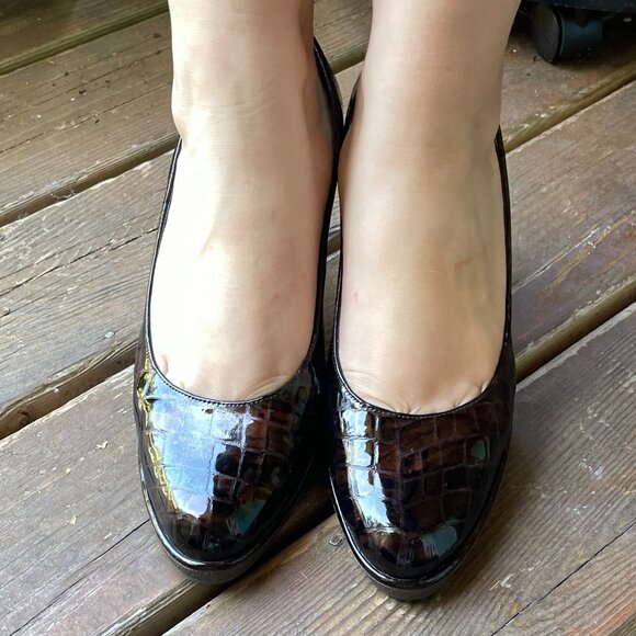 EUC Stuart Weitzman Cocoa Crocodile Patent Pumps in Womens 9M - Picture 10 of 16